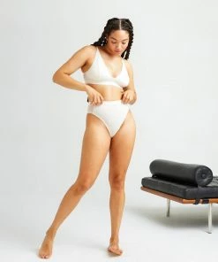 RICHER POORER SPRING '22 HIGH CUT BRIEF BONE 11 RICHER POORER SPRING '22 HIGH CUT BRIEF BONE