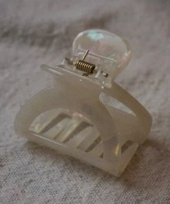 PIPE AND ROW SMALL MOON HAIR CLAW CREAM NEW IN