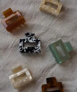 PIPE AND ROW SMALL SQUARE HAIR CLAW BLACK AND WHITE NEW IN