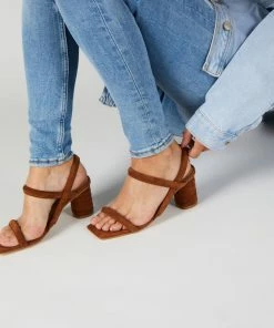 INTENTIONALLY BLANK KIFTON SANDAL SPRING '22
