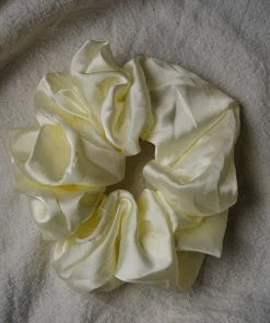 PIPE AND ROW SILKY CREAM SCRUNCHIE