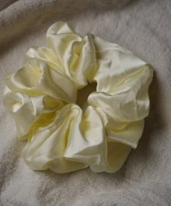 PIPE AND ROW SILKY CREAM SCRUNCHIE