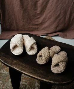 PIPE AND ROW CREAM SHEARLING SLIPPERS NEW IN 3 PIPE AND ROW CREAM SHEARLING SLIPPERS NEW IN