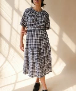 JUST FEMALE HAMILTON CUT DRESS SPRING '22 8 JUST FEMALE HAMILTON CUT DRESS SPRING '22