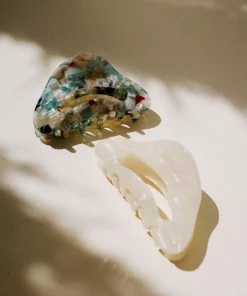 PIPE AND ROW NEW IN LARGE SHELL HAIR CLAW