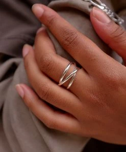 HANNAH NAOMI INFINITY SPIRAL RING SILVER NEW IN