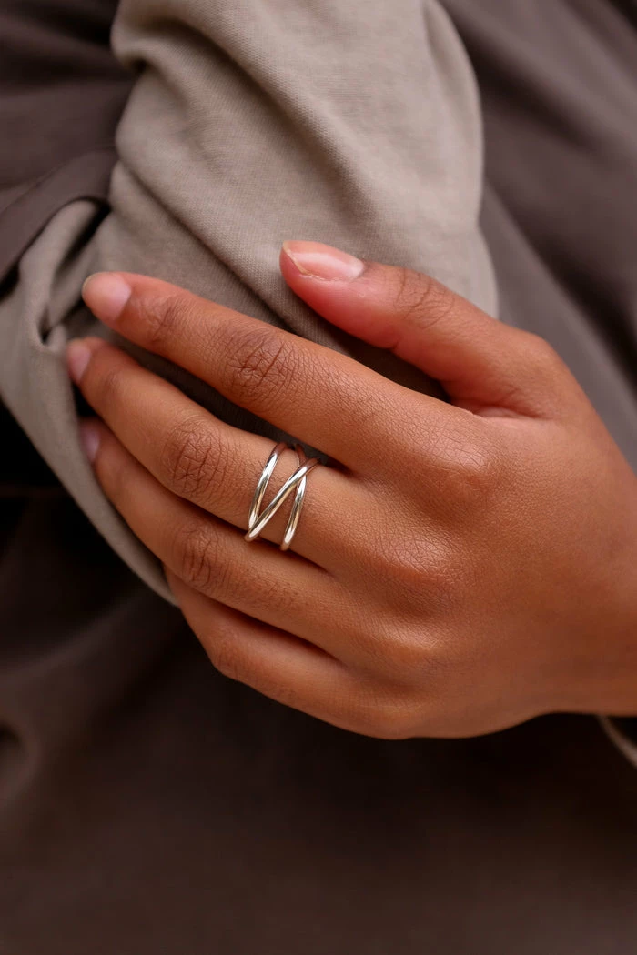 HANNAH NAOMI INFINITY SPIRAL RING SILVER NEW IN 2 HANNAH NAOMI INFINITY SPIRAL RING SILVER NEW IN