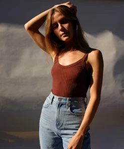 LACAUSA MAYA RIBBED TANK CHOCOLATE SPRING '22