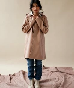 STUTTERHEIM MOSEBACKE RAIN JACKET SANDALWOOD NEW IN