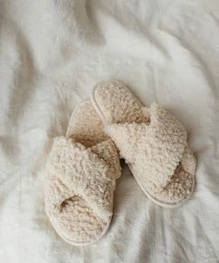PIPE AND ROW CREAM SHEARLING SLIPPERS NEW IN