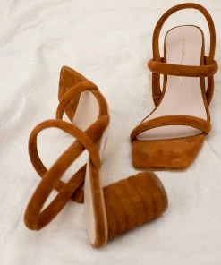INTENTIONALLY BLANK KIFTON SANDAL SPRING '22