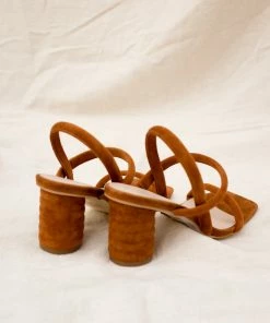 INTENTIONALLY BLANK KIFTON SANDAL SPRING '22