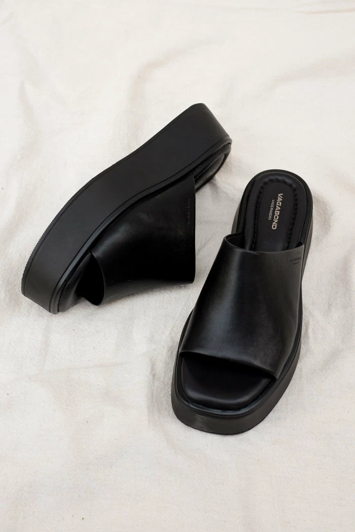 VAGABOND SPRING '22 COURTNEY SLIDES 3 VAGABOND SPRING '22 COURTNEY SLIDES