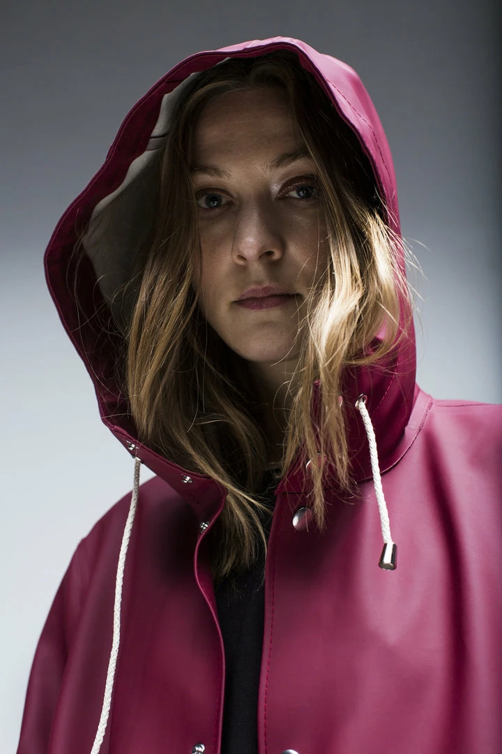 STUTTERHEIM MOSEBACKE RAIN JACKET BURGUNDY 5 STUTTERHEIM MOSEBACKE RAIN JACKET BURGUNDY