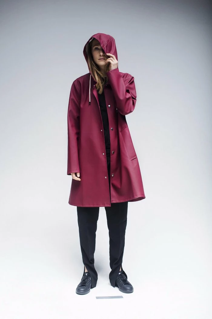 STUTTERHEIM MOSEBACKE RAIN JACKET BURGUNDY 1 STUTTERHEIM MOSEBACKE RAIN JACKET BURGUNDY