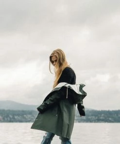 STUTTERHEIM MOSEBACKE RAIN JACKET GREEN SPRING '22