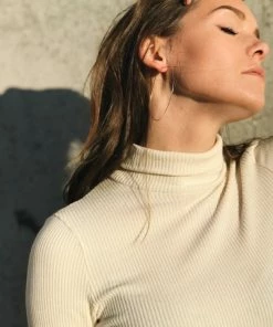 HANNAH NAOMI HAMMERED HOOP EARRINGS