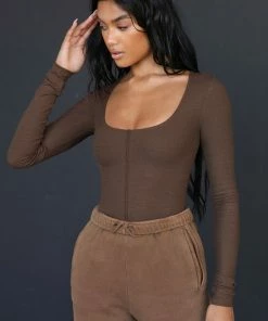 JOAH BROWN CLASSIC SCOOP LONG SLEEVE TOP SPRING '22