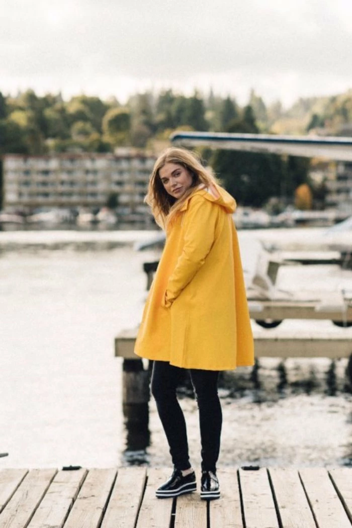STUTTERHEIM MOSEBACKE RAIN JACKET YELLOW