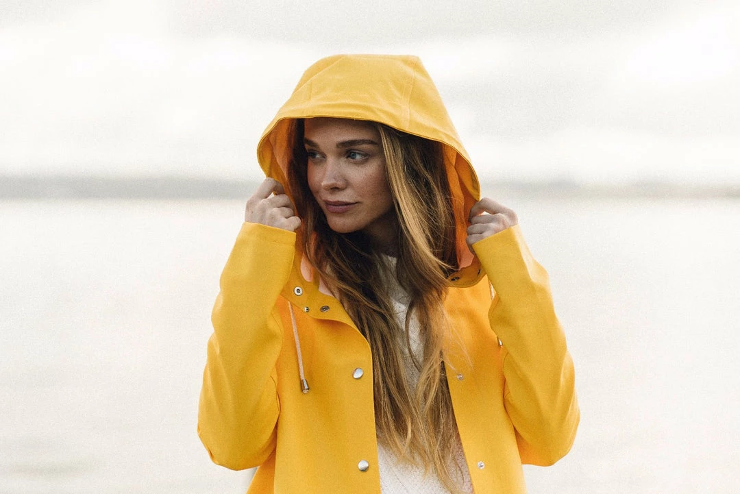 STUTTERHEIM MOSEBACKE RAIN JACKET YELLOW