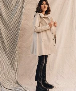 STUTTERHEIM MOSEBACKE RAIN JACKET LIGHT SAND CLOTHING