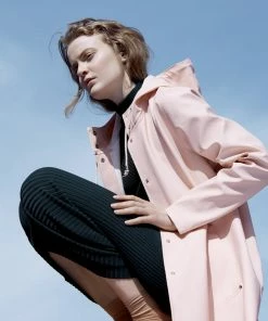 STUTTERHEIM MOSEBACKE RAIN JACKET PALE PINK