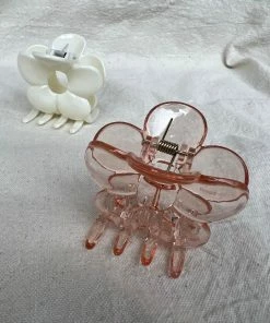 PIPE AND ROW FLOWER HAIR CLAW SPRING '22