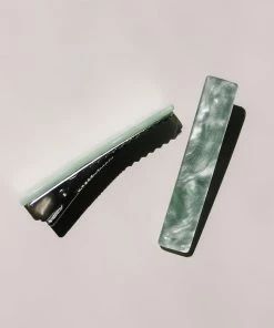 PIPE AND ROW RESIN RECTANGLE BARRETTE