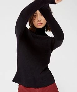 LACAUSA NEW IN RIBBED TURTLENECK SWEATER