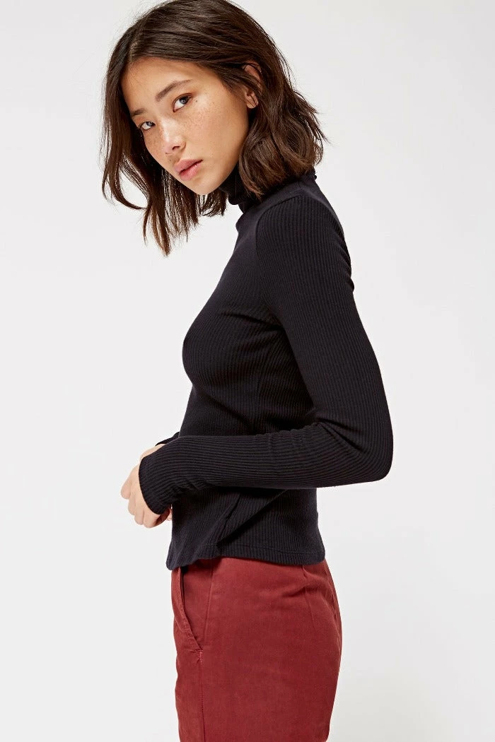 LACAUSA NEW IN RIBBED TURTLENECK SWEATER