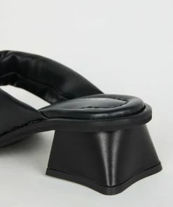 INTENTIONALLY BLANK WHITMAN SANDALS SPRING '22