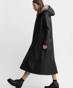 STUTTERHEIM MOSEBACKE RAIN JACKET LONG BLACK