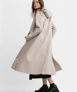STUTTERHEIM MOSEBACKE RAIN JACKET LONG LIGHT SAND NEW IN