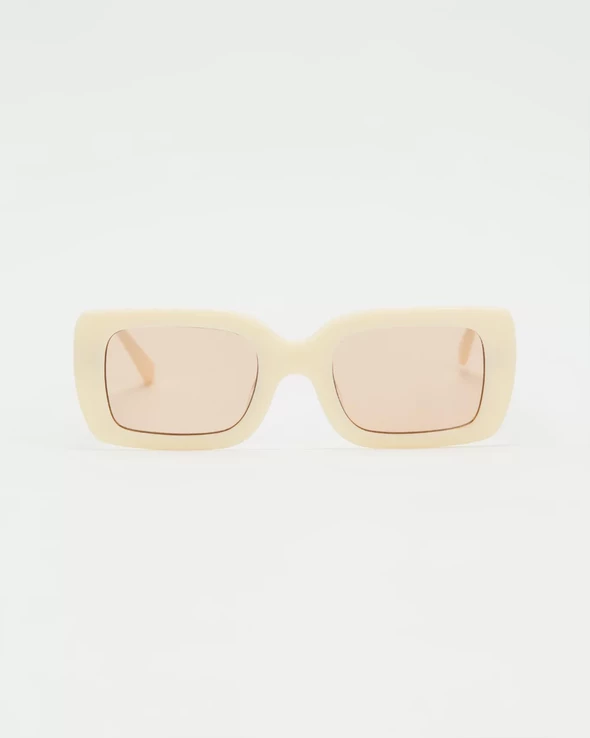 RAIE EYEWEAR THE ARIES CREAM SPRING '22 6 RAIE EYEWEAR THE ARIES CREAM SPRING '22