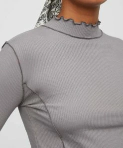 JUST FEMALE BEGIN BLOUSE