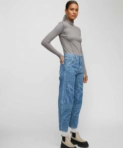 JUST FEMALE BEGIN BLOUSE