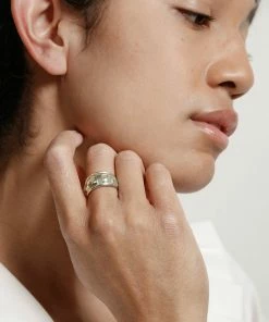 WOLF CIRCUS NEW IN CLARA RING