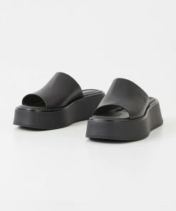 VAGABOND SPRING '22 COURTNEY SLIDES 17 VAGABOND SPRING '22 COURTNEY SLIDES