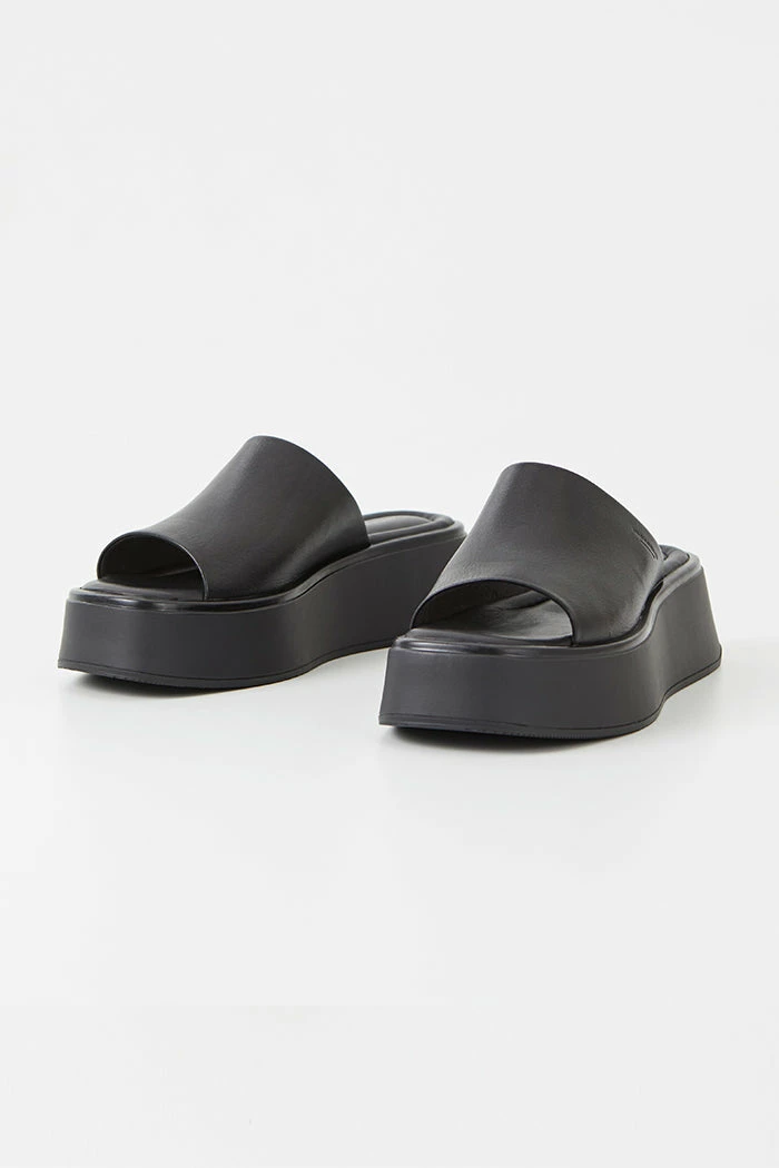 VAGABOND SPRING '22 COURTNEY SLIDES 7 VAGABOND SPRING '22 COURTNEY SLIDES
