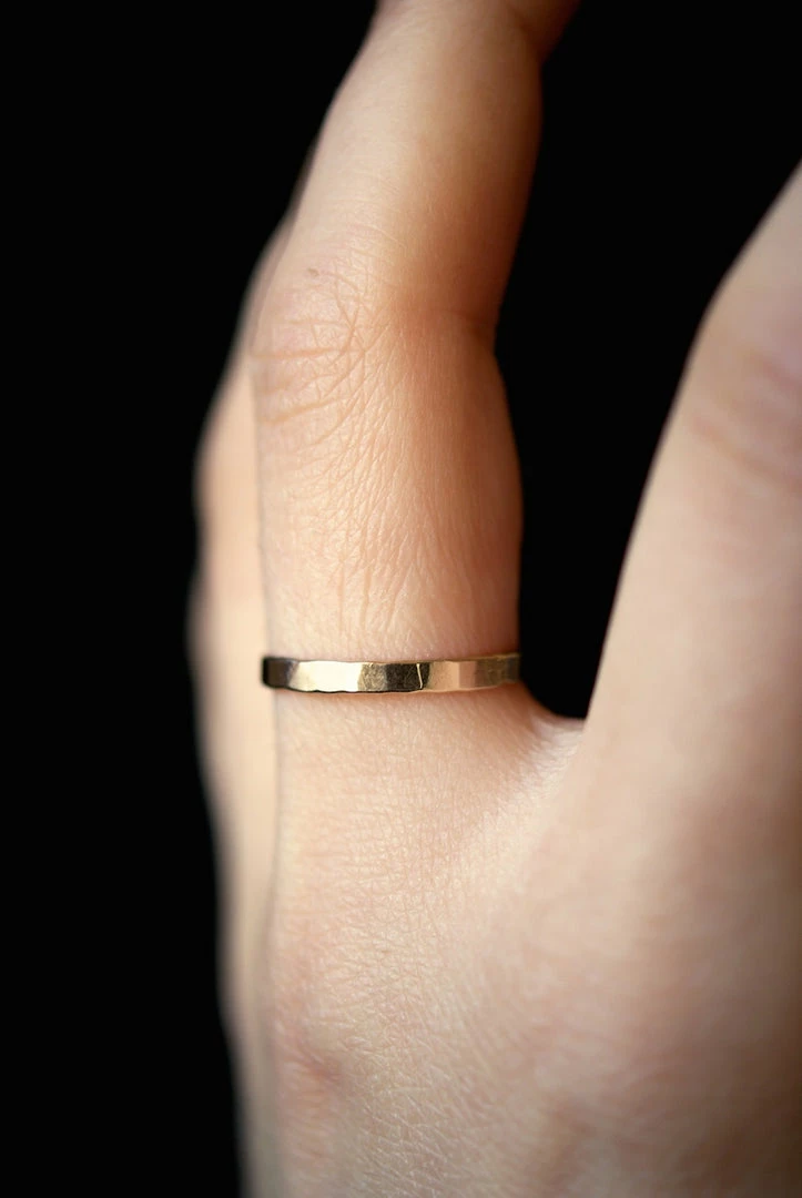 HANNAH NAOMI EXTRA THICK HAMMERED RING