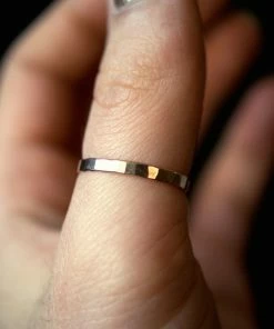 HANNAH NAOMI EXTRA THICK HAMMERED RING