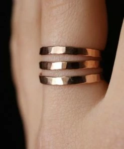 HANNAH NAOMI EXTRA THICK HAMMERED RING