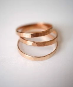 HANNAH NAOMI EXTRA THICK HAMMERED RING