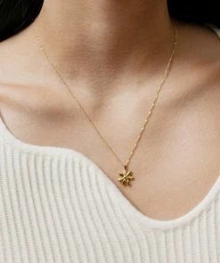 WOLF CIRCUS FLOWER CHARM NECKLACE