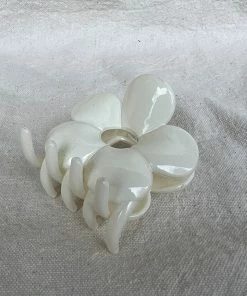 PIPE AND ROW FLOWER HAIR CLAW SPRING '22