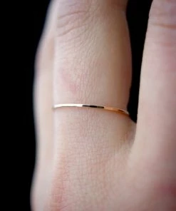 HANNAH NAOMI HAMMERED THIN STACKING RING ROSE GOLD NEW IN