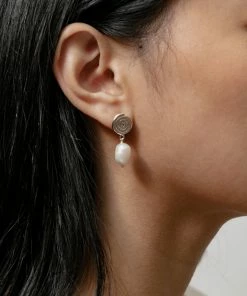 SOLD OUT IMANI SWIRL PEARL EARRINGS