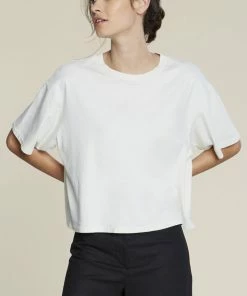 FILOSOFIA SUSTAINABILITY JADE CROPPED TEE 12 FILOSOFIA SUSTAINABILITY JADE CROPPED TEE