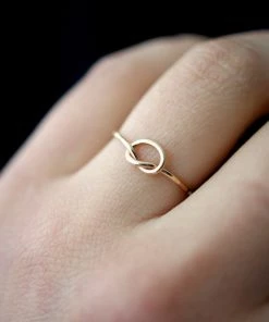 HANNAH NAOMI NEW IN OPEN KNOT RING