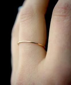HANNAH NAOMI SMOOTH MEDIUM STACKING RING